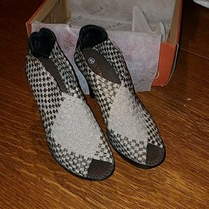 Bernie Mev Helena Sandal Pump